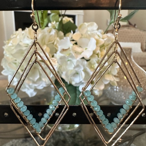 Earrings Dangle Gold - Picture 1 of 2